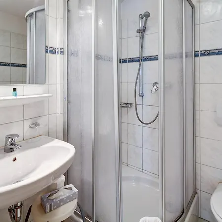 Leander 3* ביטבורג