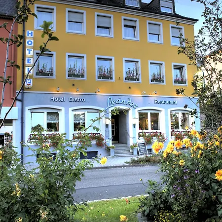 Leander ホテル 3*